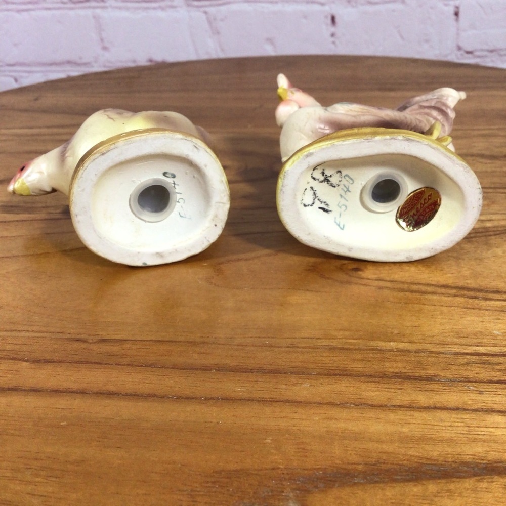 Vintage Enesco Japan Ceramic Chicken Salt And Pepper Shaker Pair - Picture 7 of 9
